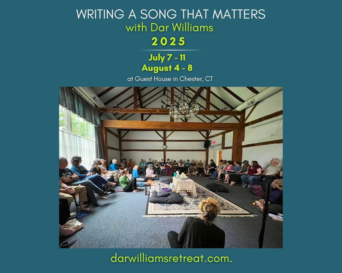 Dar Williams giving instruction on songwriting to a hall full of people